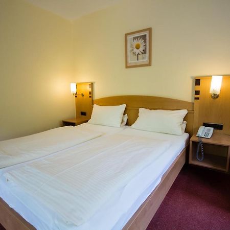 Bb Haus Neugebauer Garni Hotell Geisenheim Exteriör bild