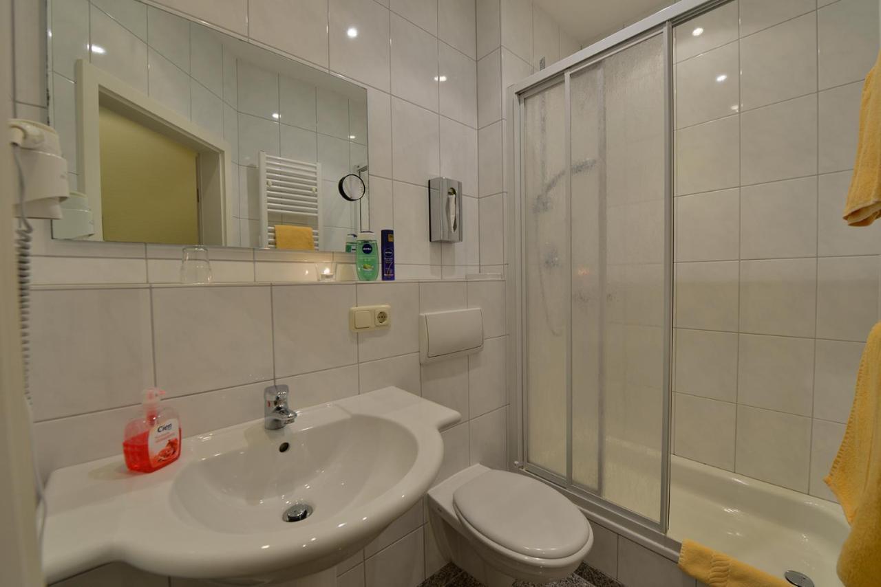 Bb Haus Neugebauer Garni Hotell Geisenheim Exteriör bild