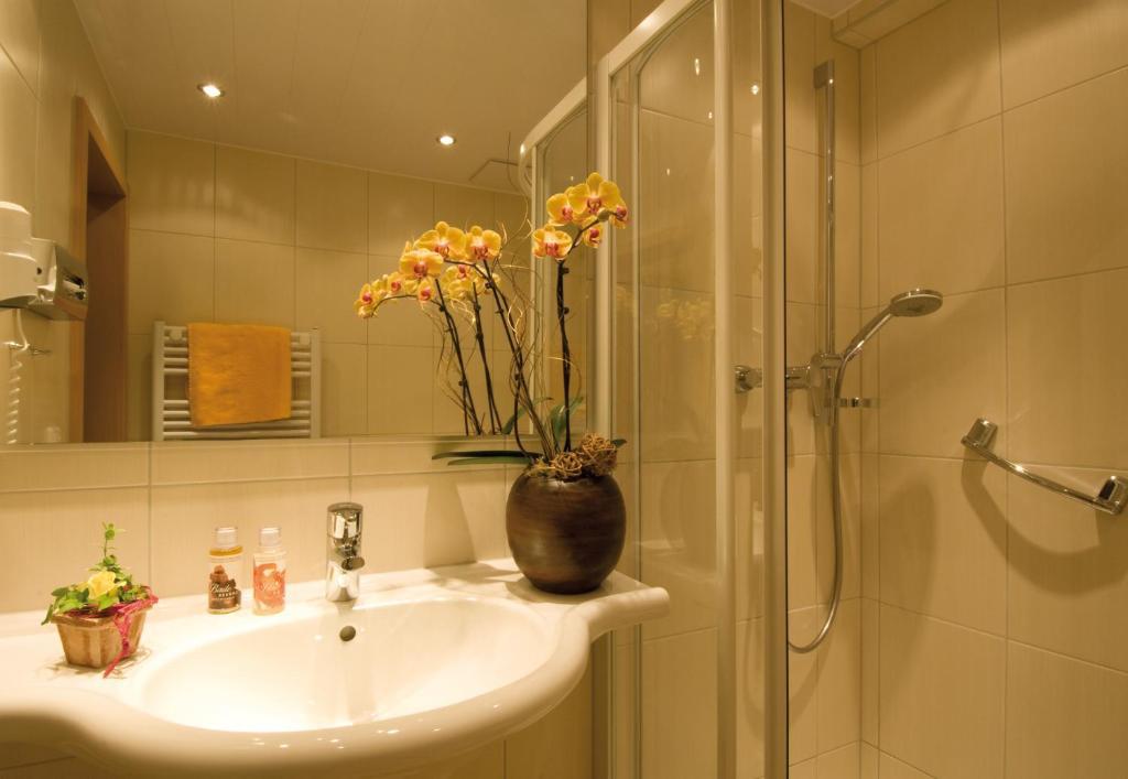 Bb Haus Neugebauer Garni Hotell Geisenheim Rum bild
