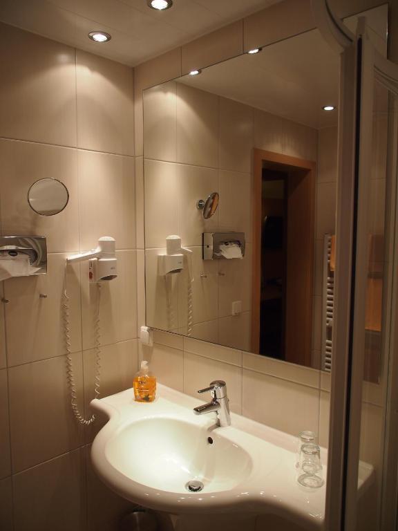 Bb Haus Neugebauer Garni Hotell Geisenheim Rum bild