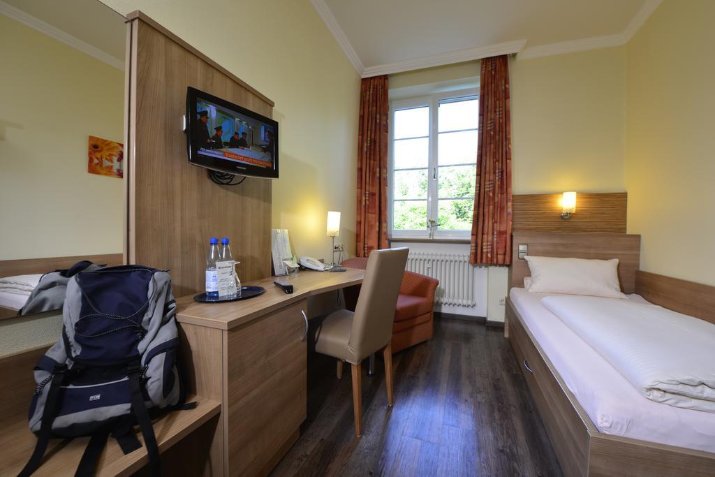 Bb Haus Neugebauer Garni Hotell Geisenheim Exteriör bild