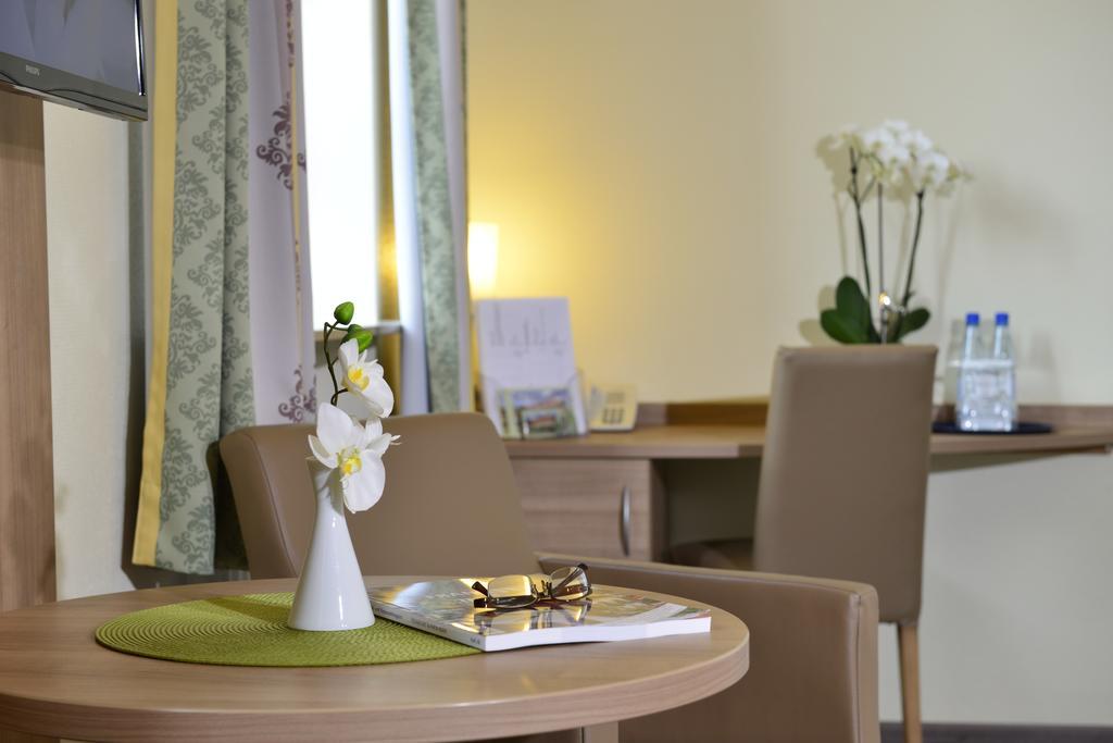 Bb Haus Neugebauer Garni Hotell Geisenheim Exteriör bild