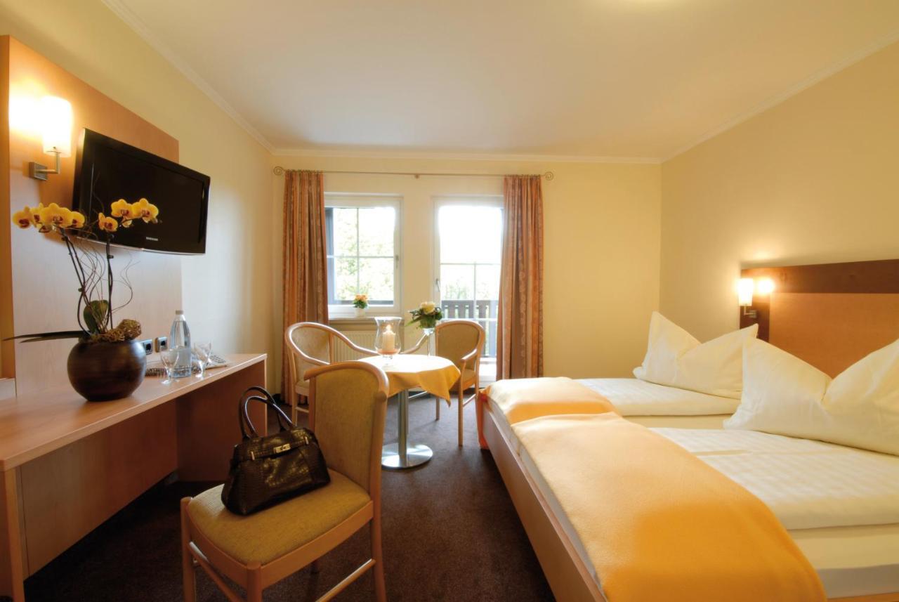 Bb Haus Neugebauer Garni Hotell Geisenheim Rum bild